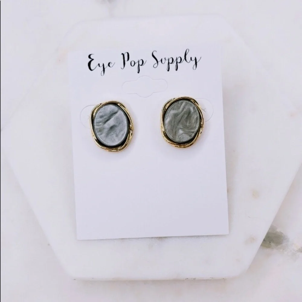 Fashion statement Grey stone gold tone stud earrings